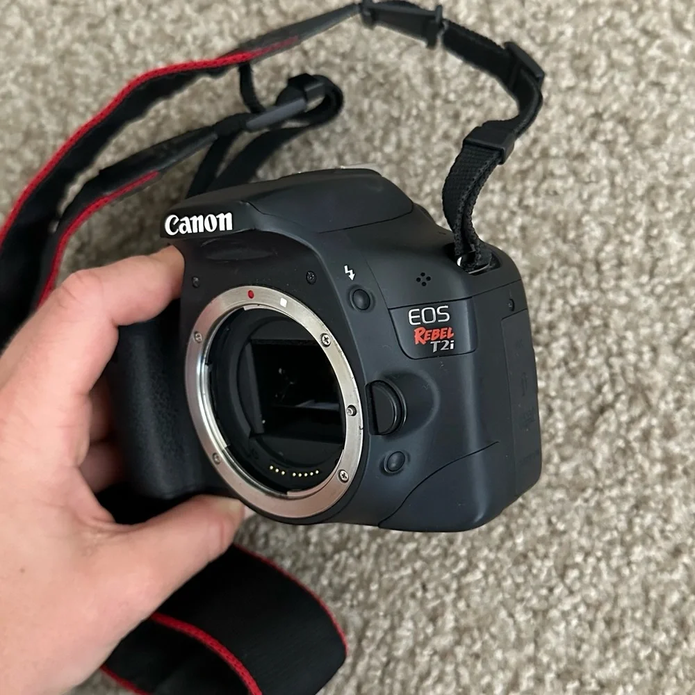 Canon Rebel T2i DSLR Camera